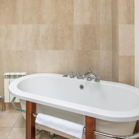 1898 Aparthotel 4*